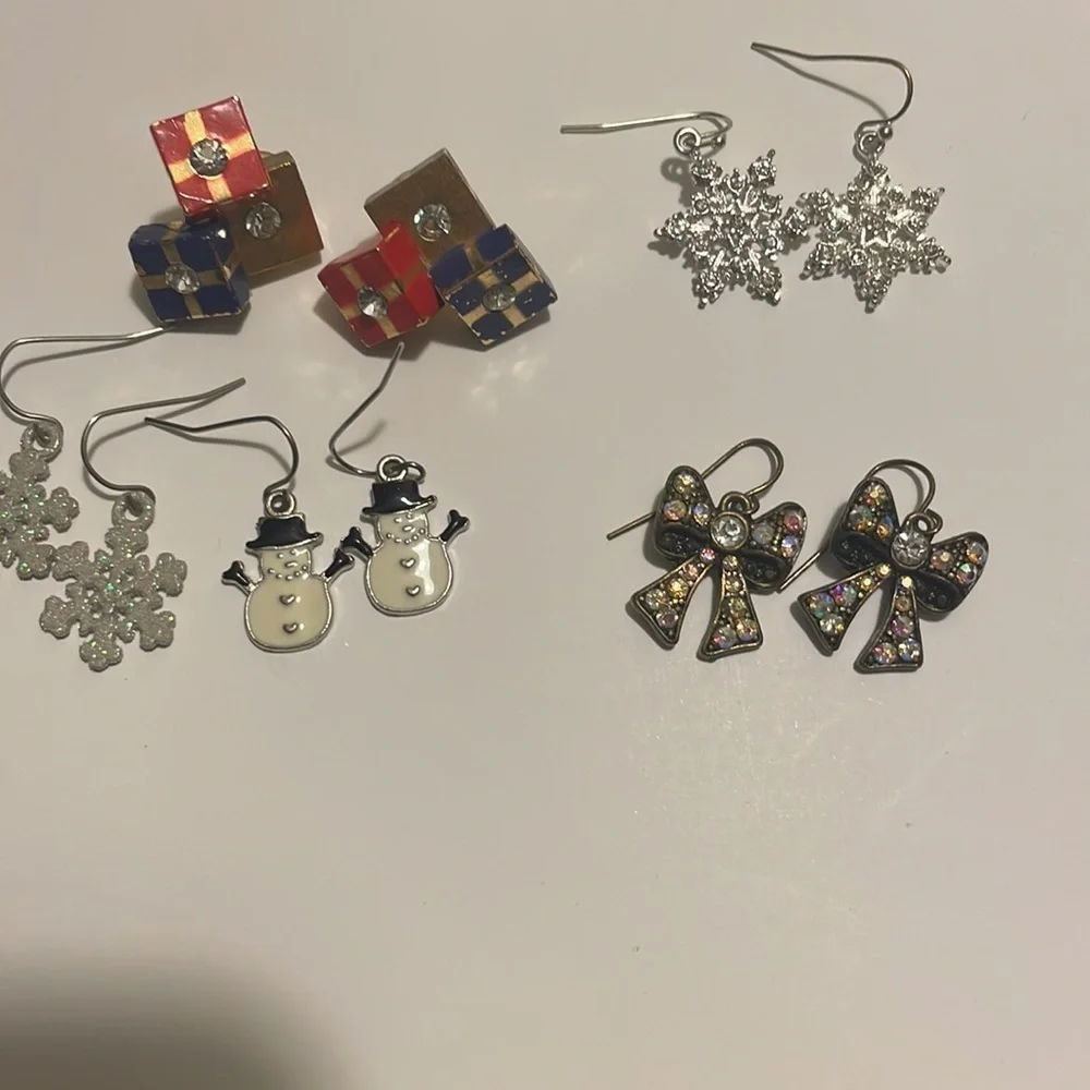 CHRISTMAS VINTAGE EARRINGS BUNDLE​​​​​​​ - Picture 6 of 7